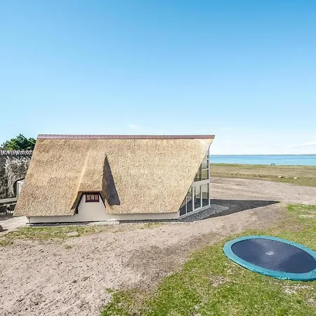 Nice In Tranekaer With House Sea View Ferienhaus Skattebølle